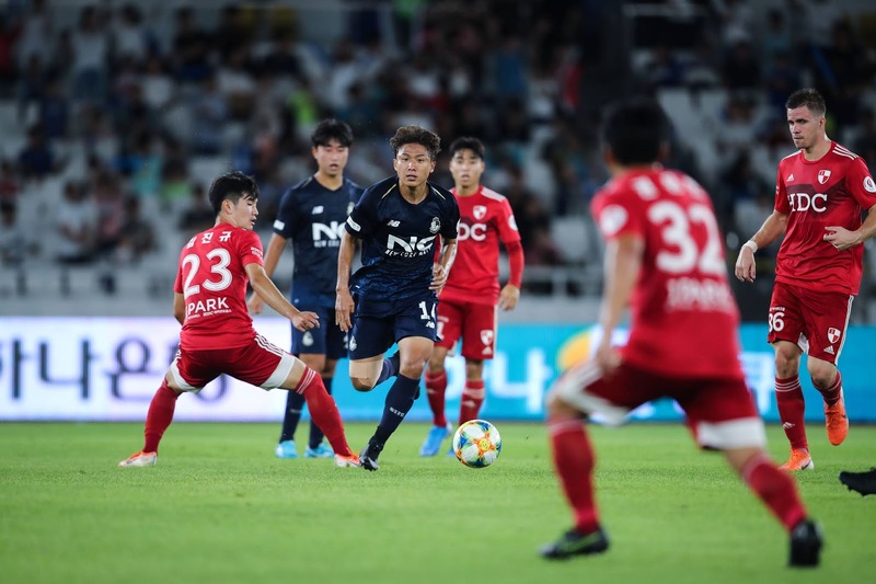 Busan vs Seoul E-Land - Xây chắc ngôi đầu