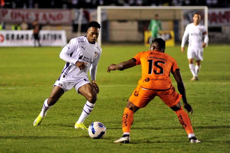LDU Quito vs Libertad - Đánh chiếm top 2