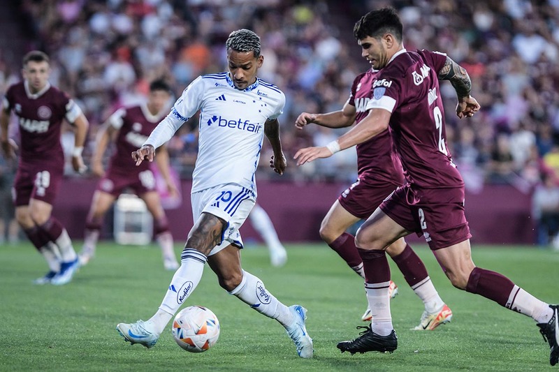 Vitoria vs Cruzeiro - Đôi công quyết liệt