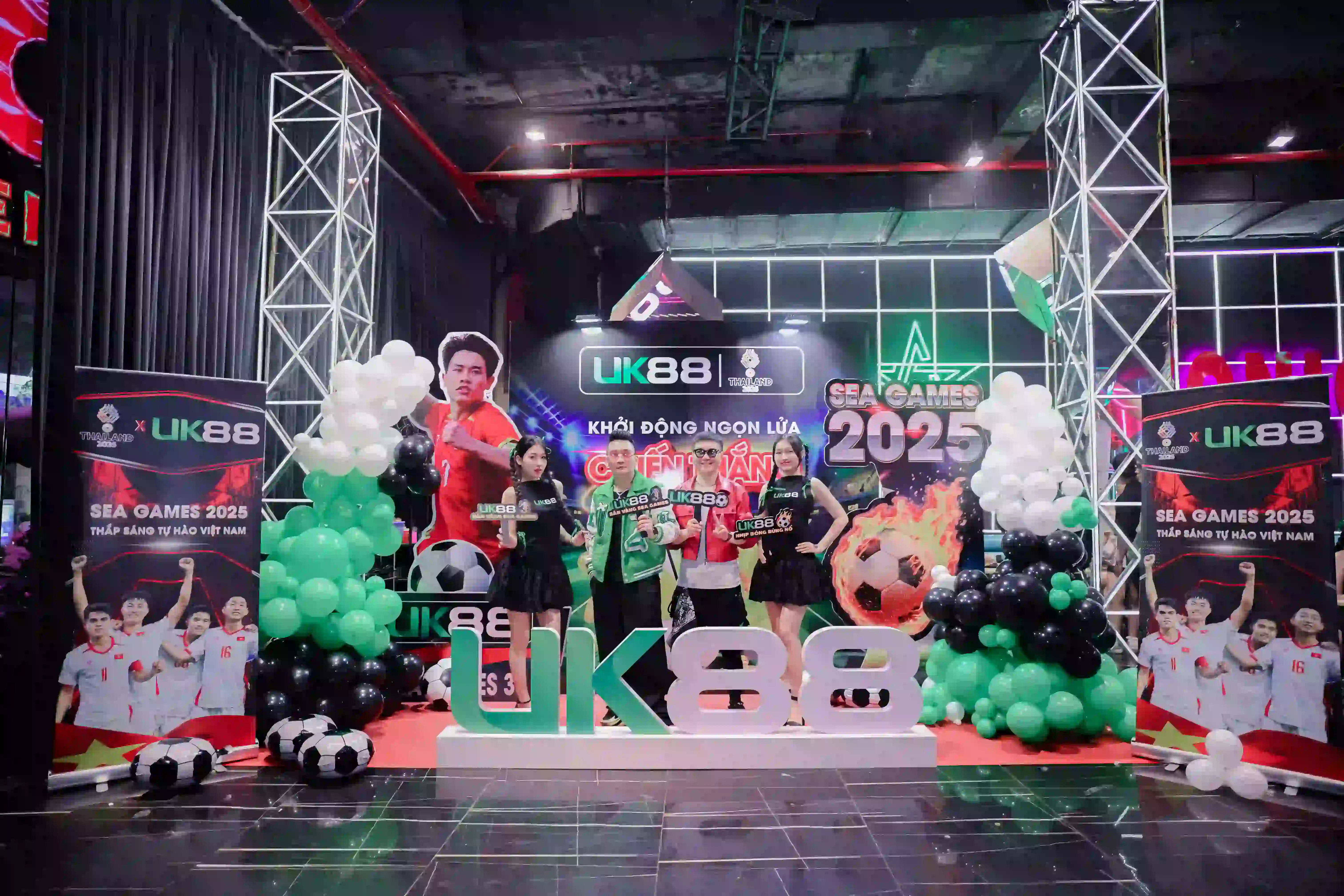 UK88 UK88 “Phủ Xanh” 7 Điểm Cầu SEA Games 33, Đưa Không Khí Sân Vận Động Về Phố